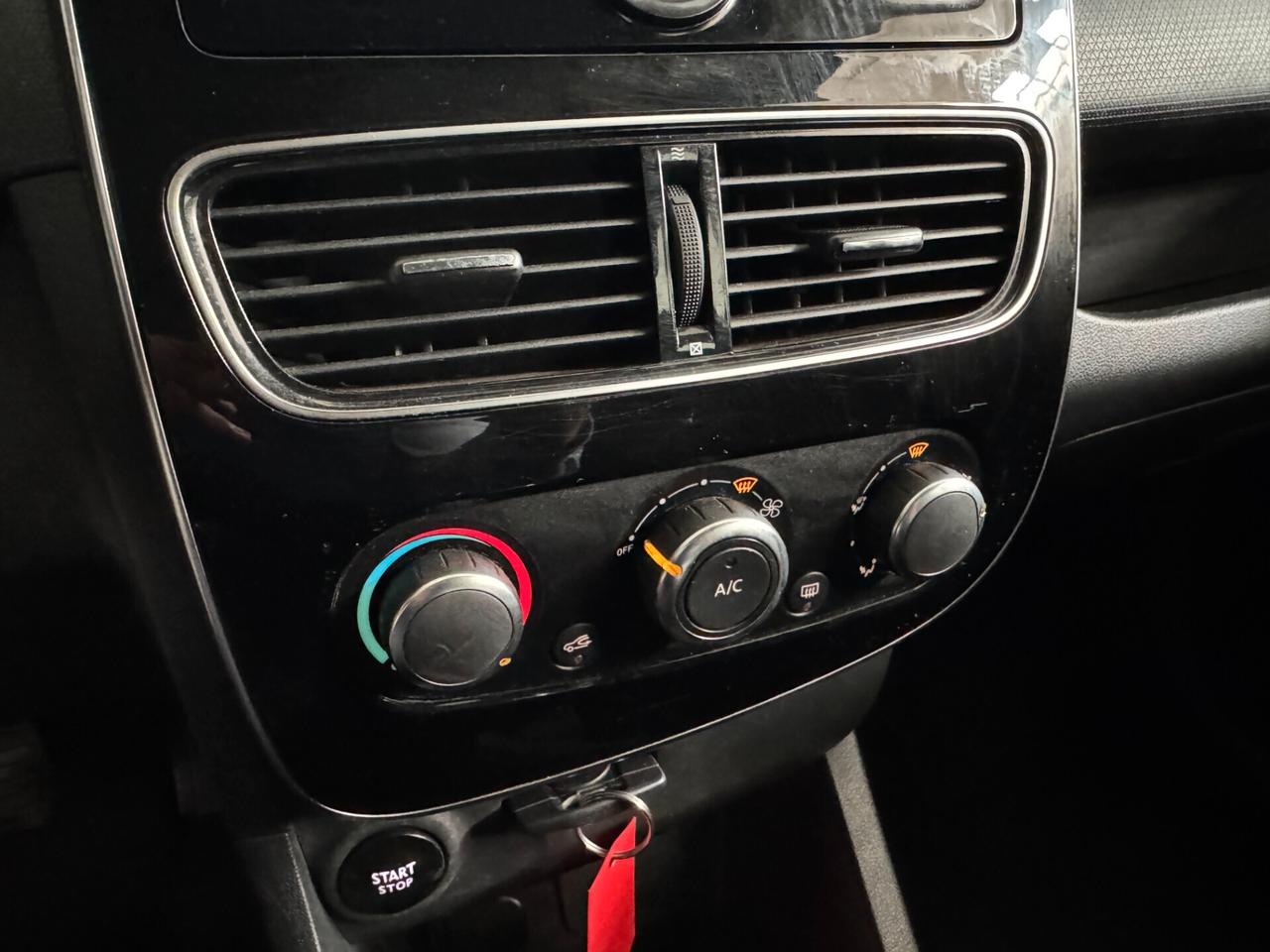 Renault Clio 1.2 75CV benzina 5 porte Life - OK NEOPATENTATI/E!