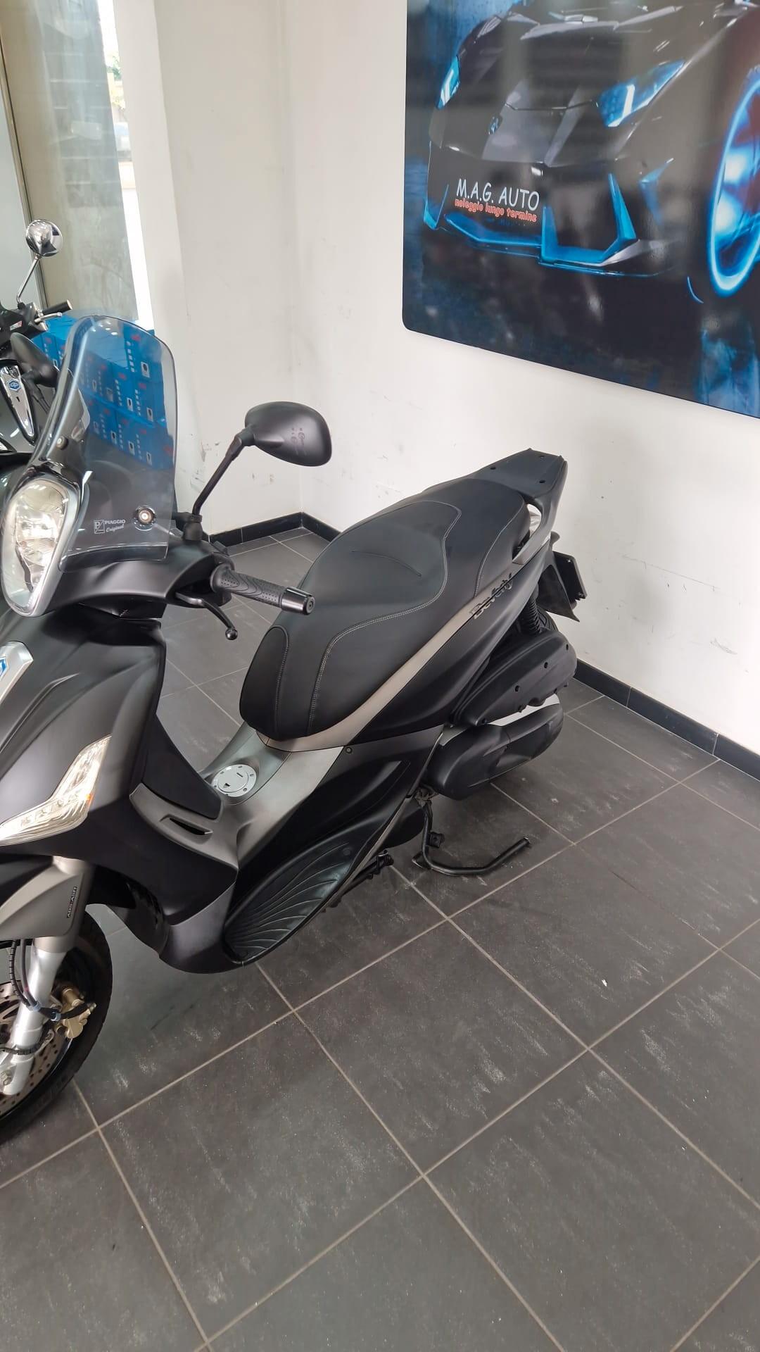 Piaggio Beverly 350 BASE