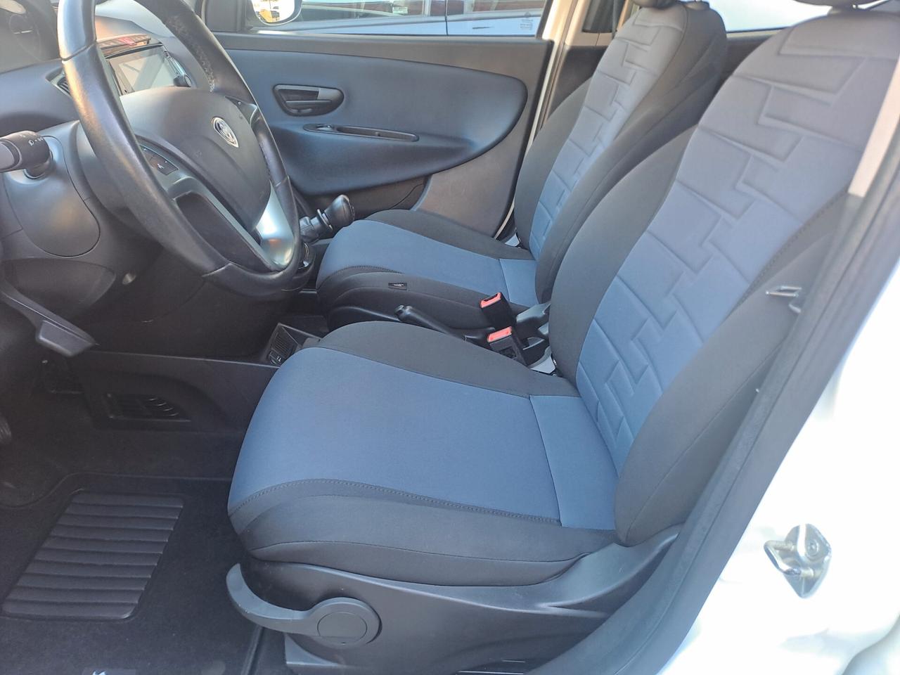 Lancia Ypsilon 1.0 FireFly 5 porte S&S Hybrid Gold