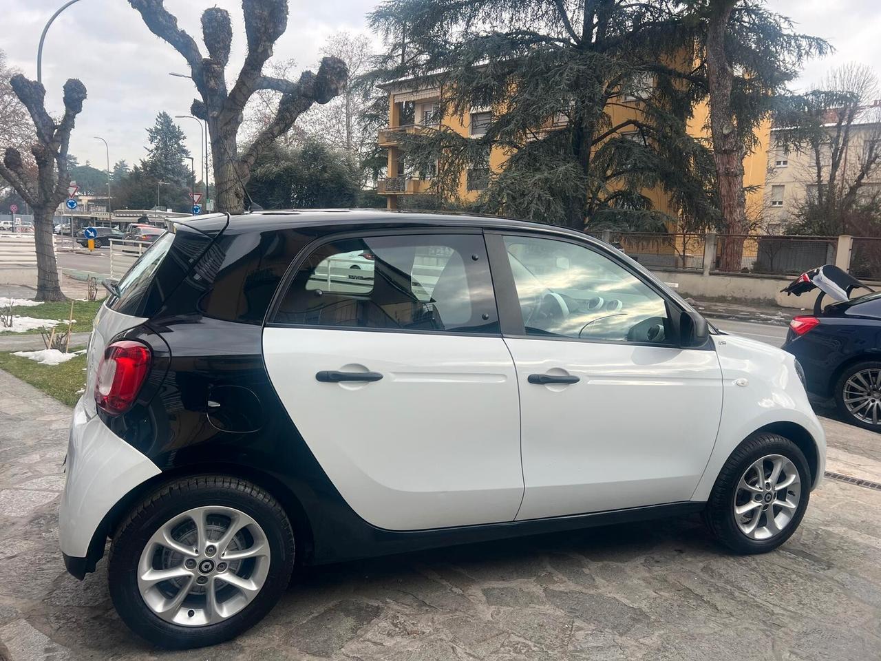 SMART FORFOUR 70 1.0 TWINAMIC PASSION AUTOM. NEOP.