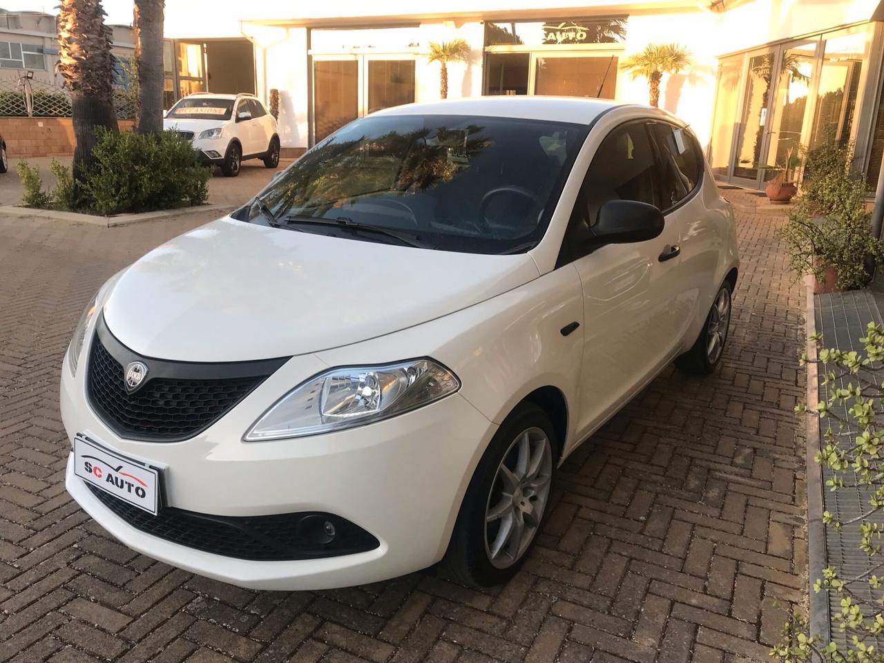 Lancia Ypsilon 1.2 69 CV 5 porte S&S Gold