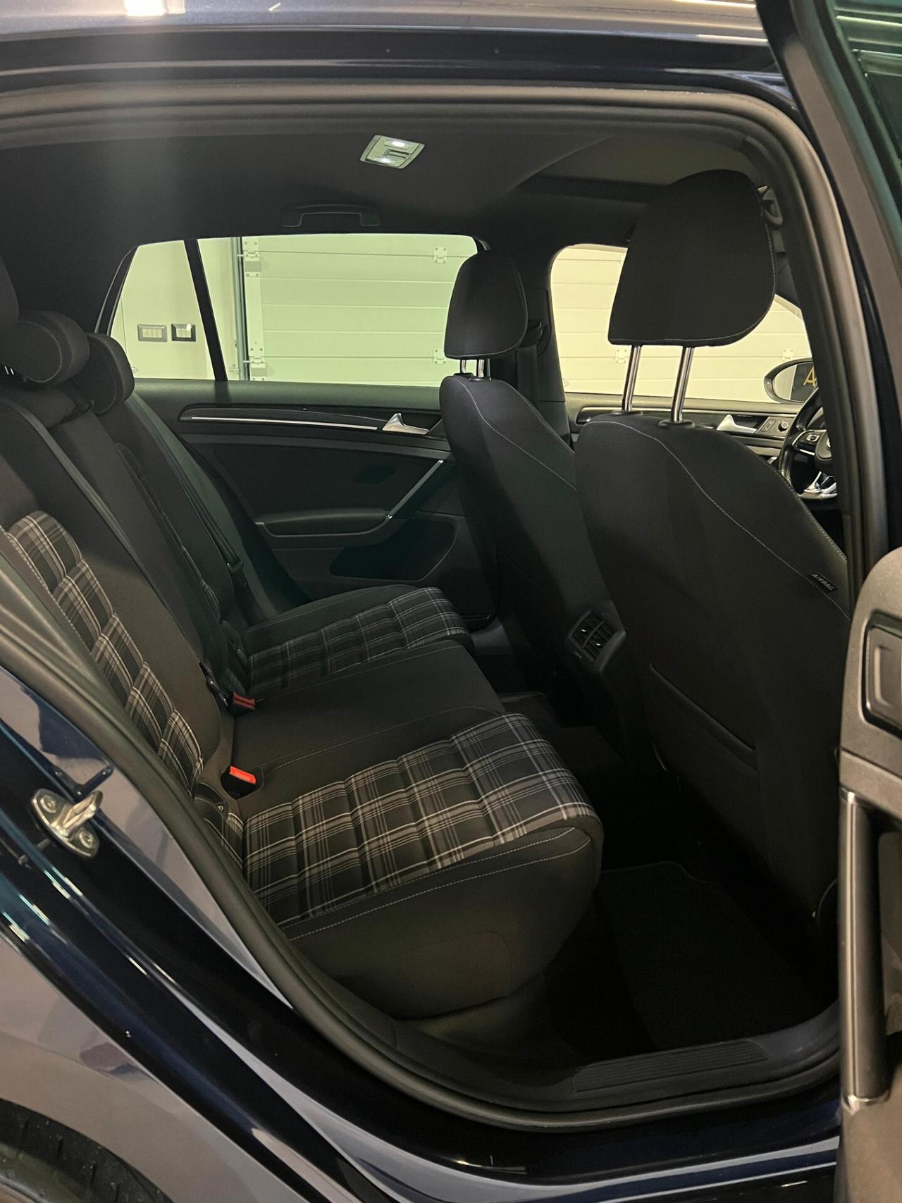 Volkswagen Golf 2.0 TDI 5p. 4MOTION GTD