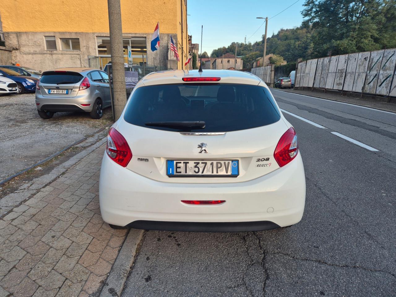 Peugeot 208 1.4 HDi 68 CV Neopatentati