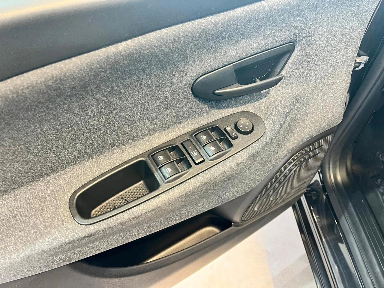 Lancia Ypsilon 1.0 FireFly 5 porte S&S Hybrid Silver