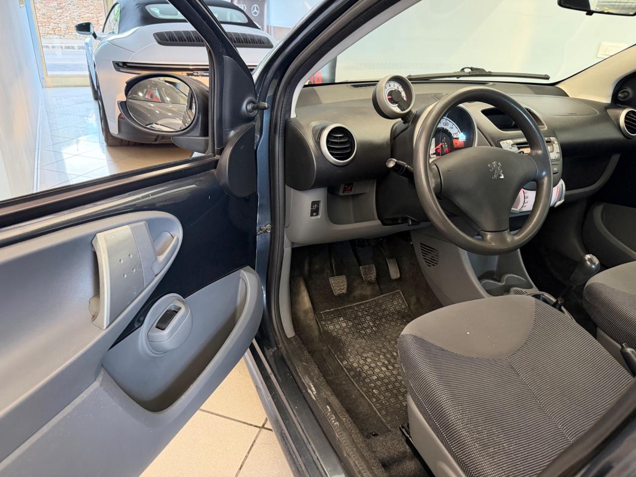 PEUGEOT 107 ('05'-'14') 107 1.0 68CV 5P SWEET YEARS (50 KW) Ok. neopatentati