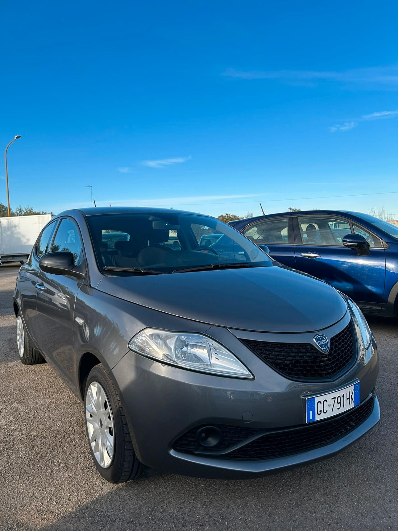 Lancia Ypsilon 1.2 69 CV 5 porte S&S Platinum