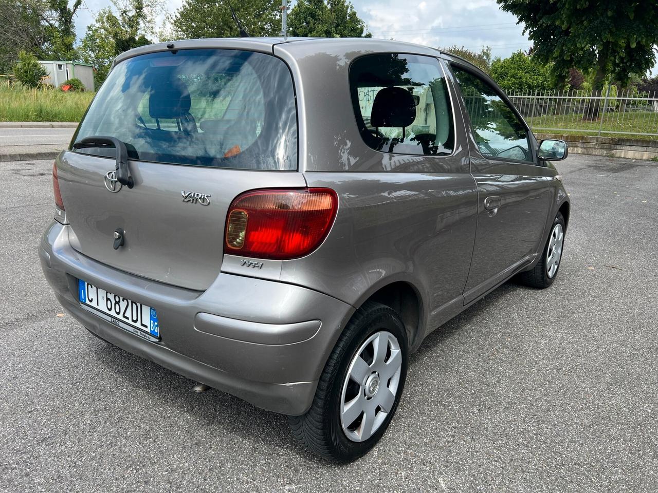 Toyota Yaris 1.0i 16V cat 3 porte Euro 4 adatta a neopatentati