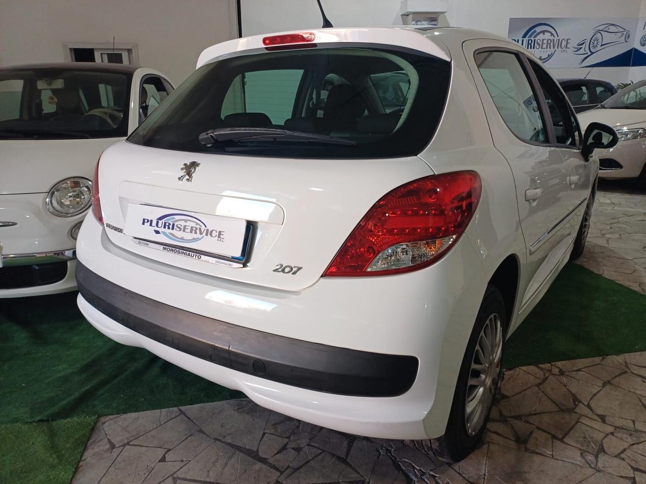 Peugeot 207 1.4 8V 5p POCHI KM - 2012