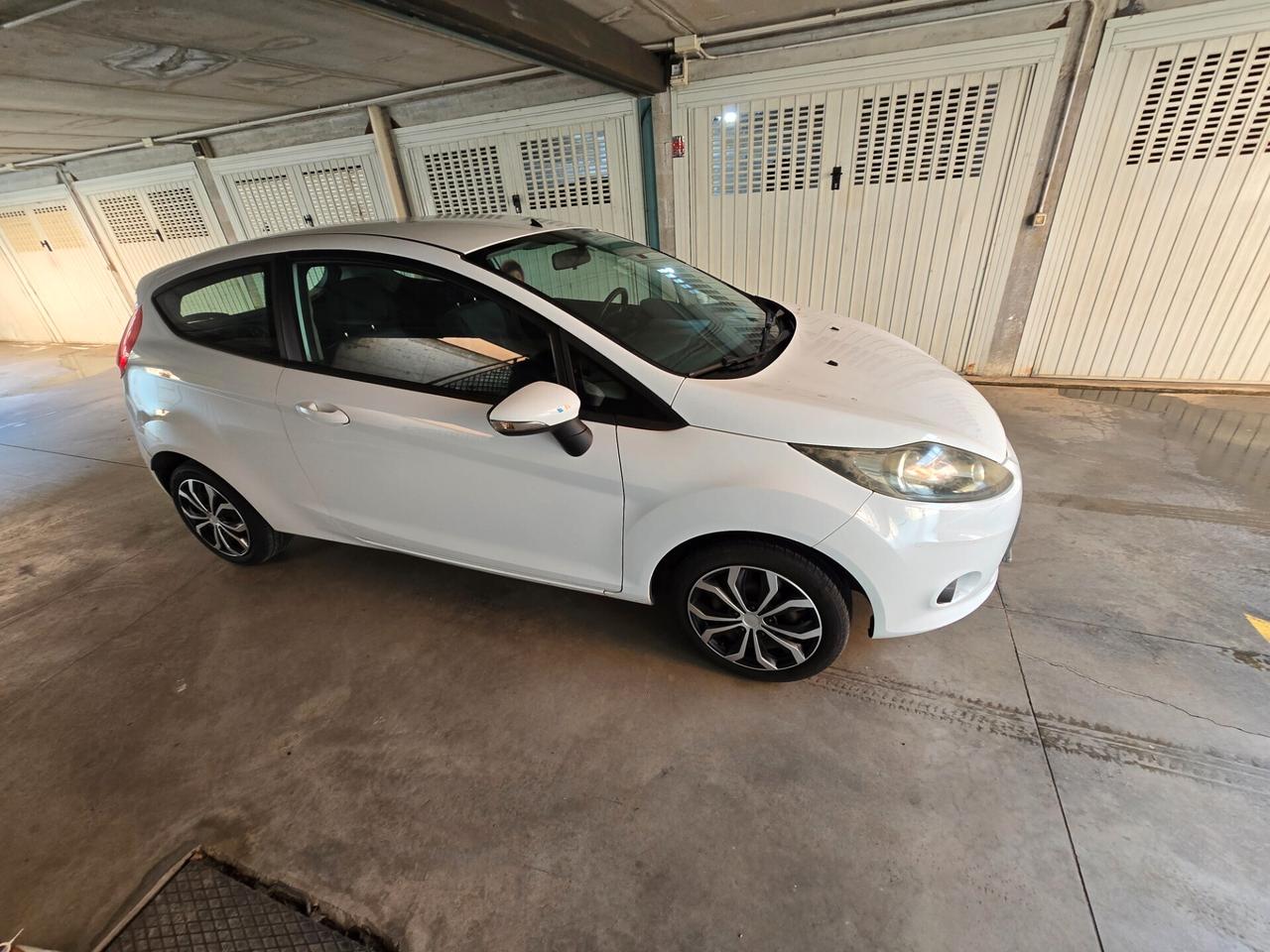 Ford Fiesta 1.4 3 porte Bz.- GPL Titanium