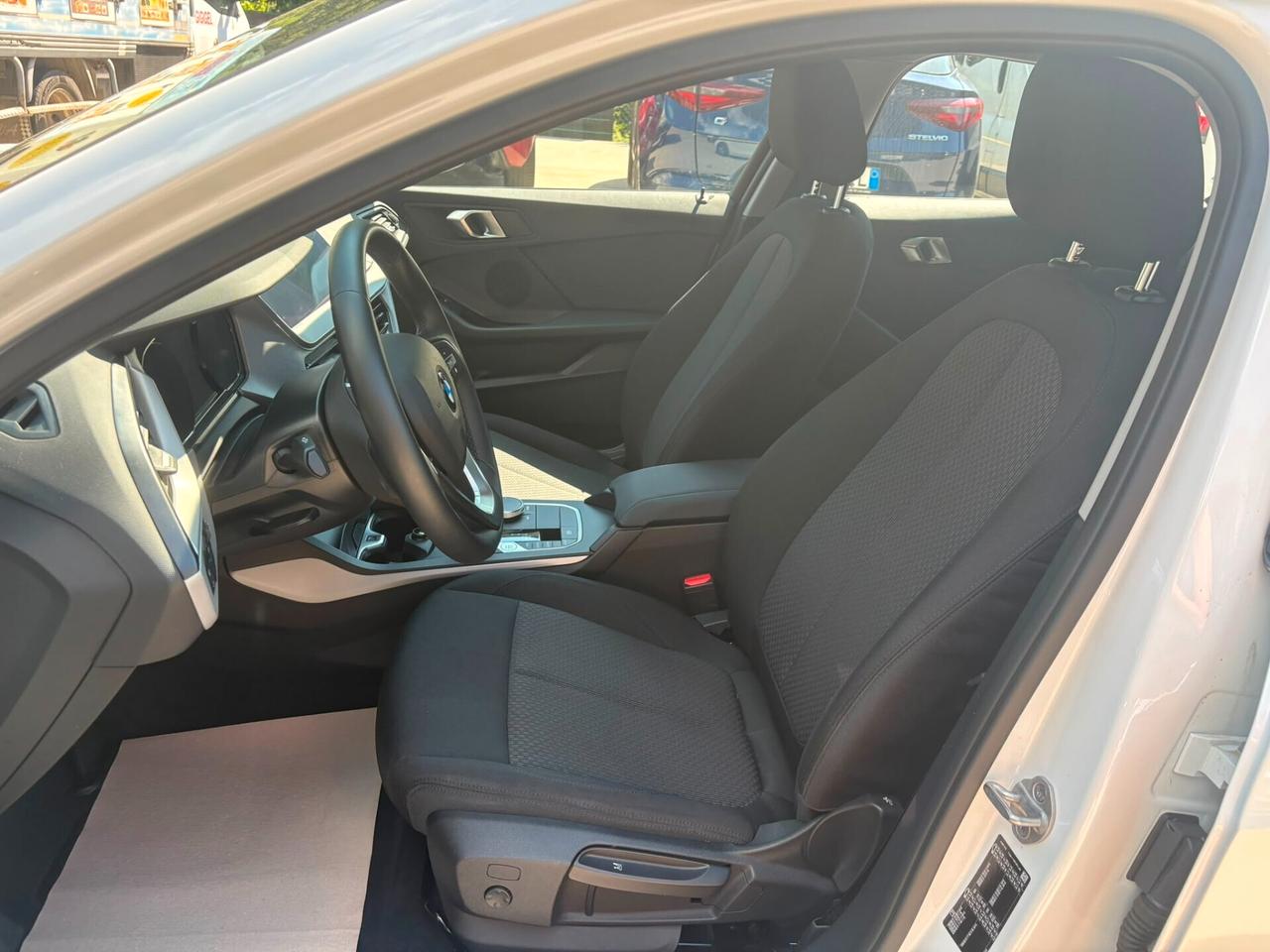 Bmw 116 116d 5p. Business Advantage