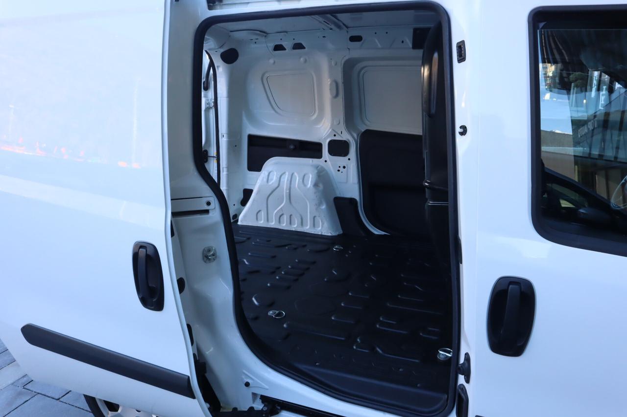 DOBLO 1.6 JTDM 105 CV 3 POSTI GANCIO DI TRAINO CAMERA