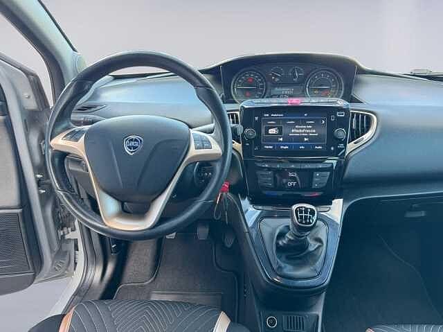 Lancia Ypsilon 1.0 FireFly Hybrid Alberta Ferretti