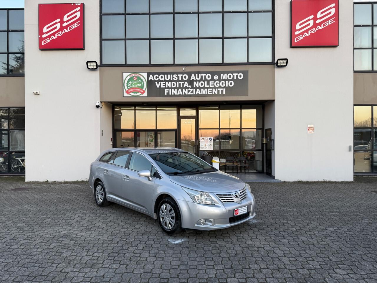 Toyota Avensis 2.0 D-4D SW|UNIPRO