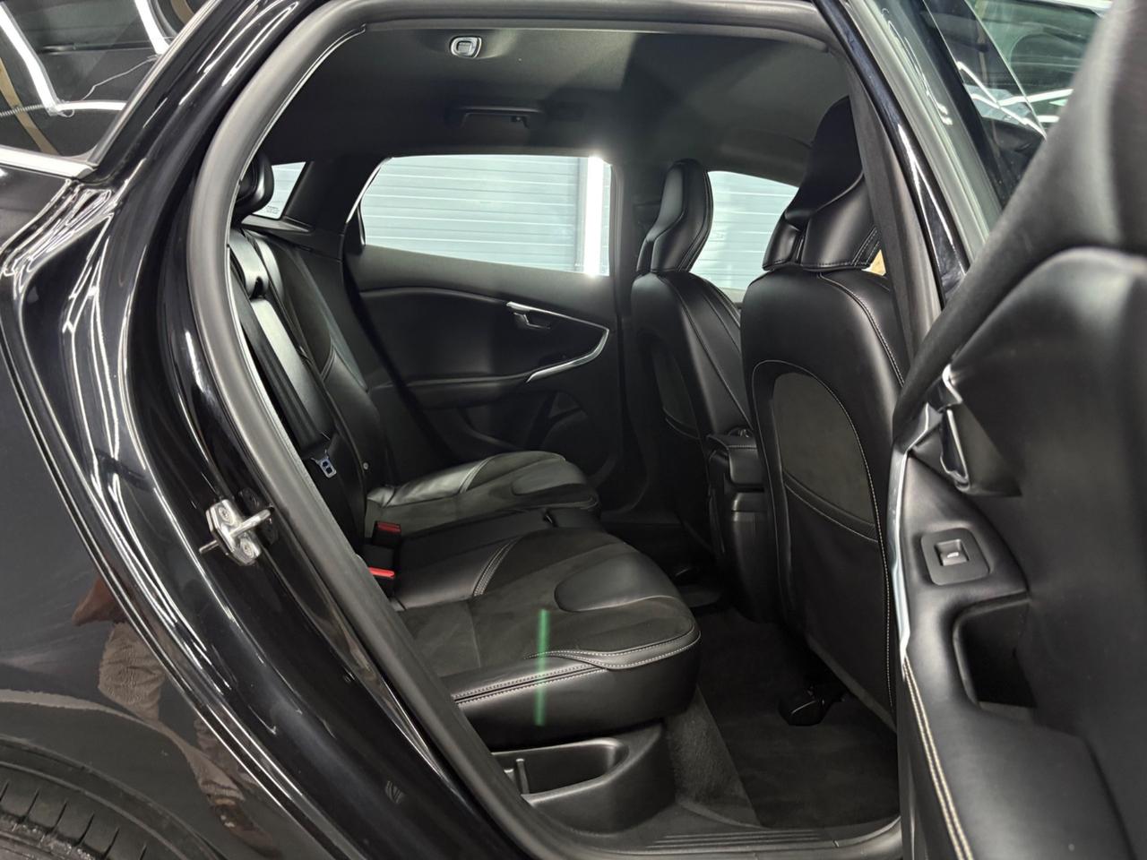 Volvo V40 D4 R-design Momentum