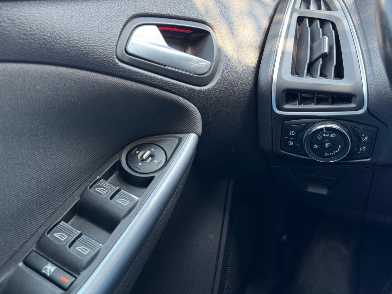 Ford Focus 2.0 TDCi 115 CV Powershift SW Titanium