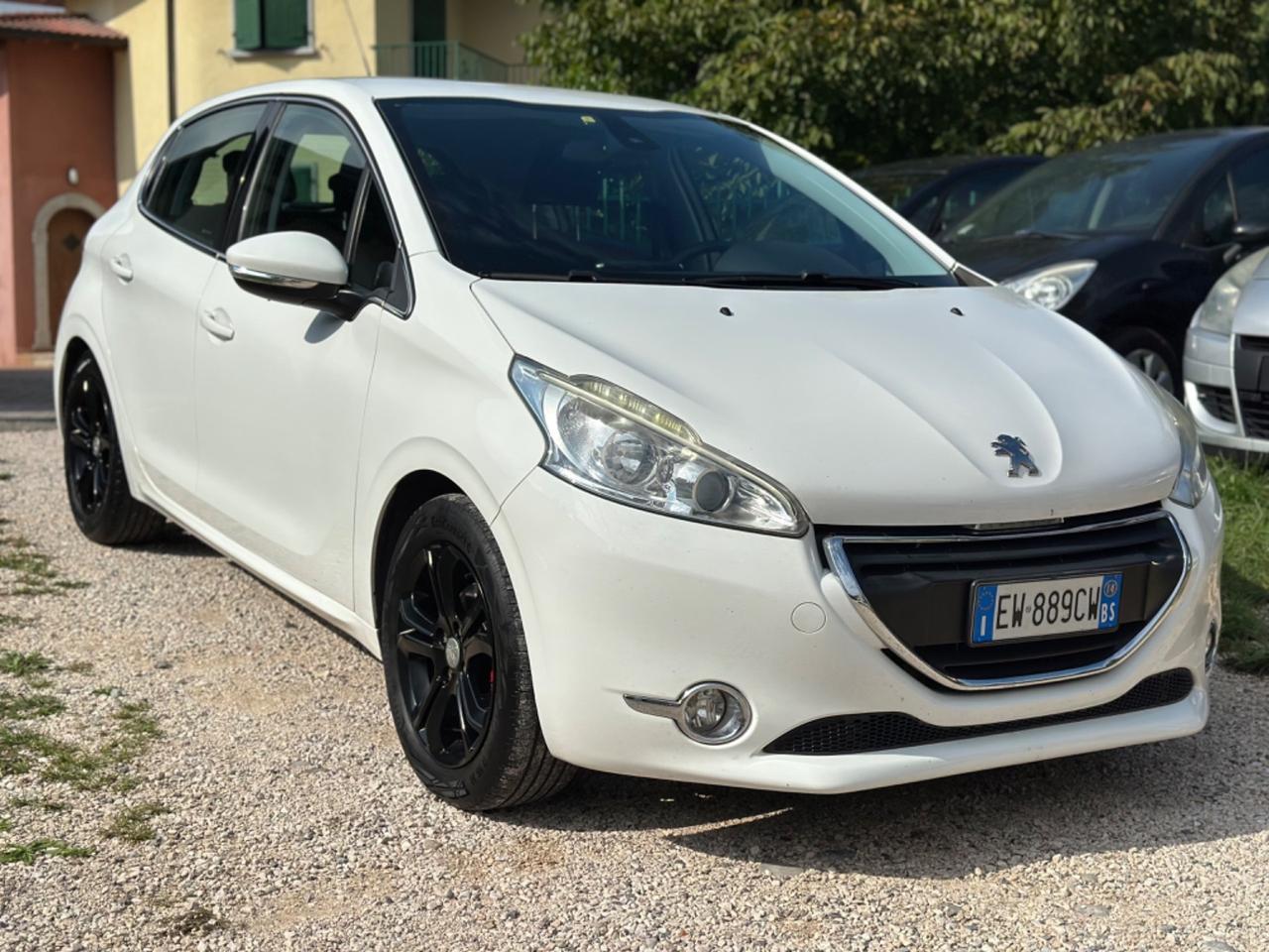 Peugeot 208 1.4 HDi 68 CV 5P ALLURE NEOPAT KMCERT