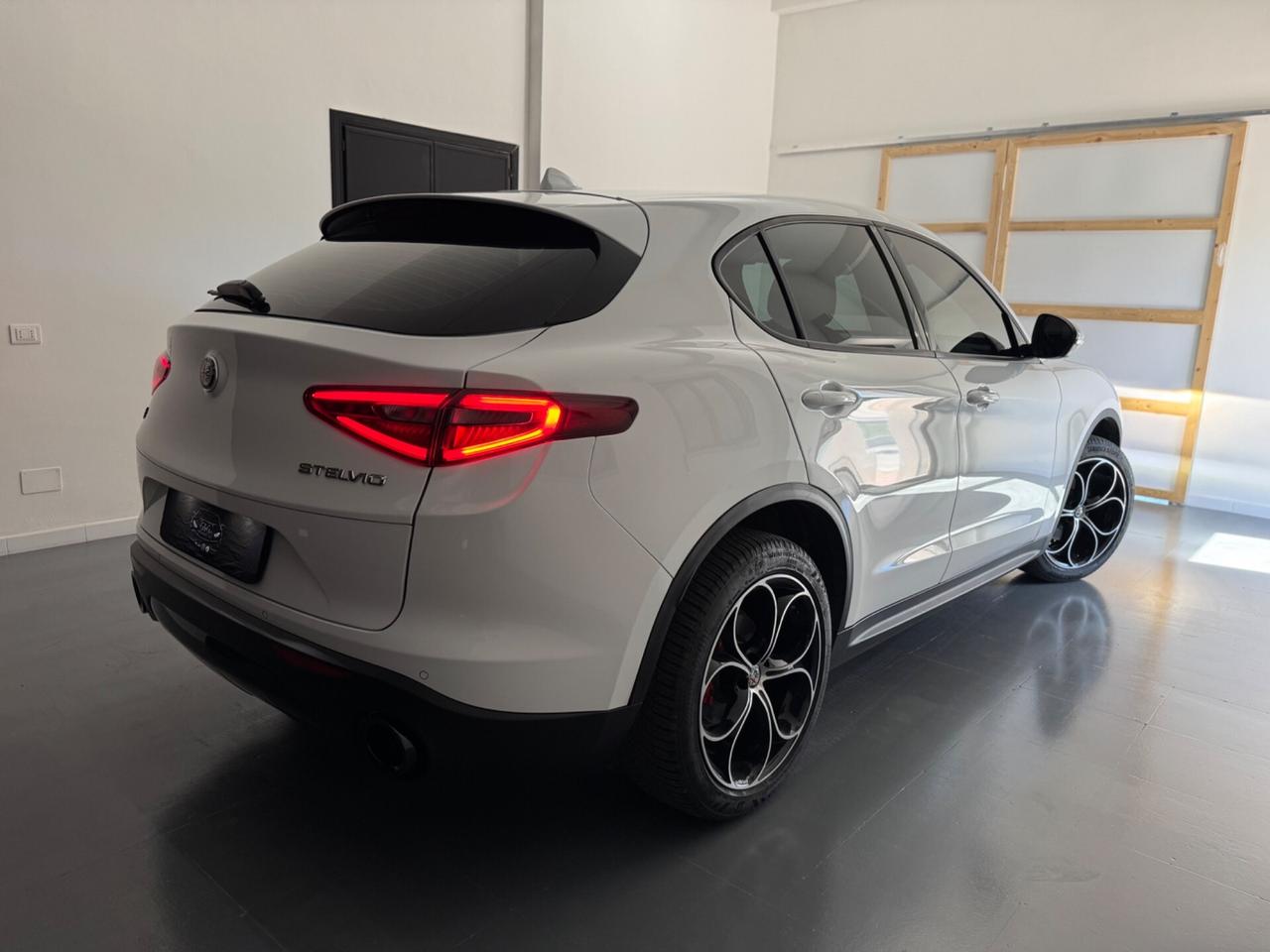 Alfa Romeo Stelvio 2.2 Turbodiesel 180 CV AT8 Q4