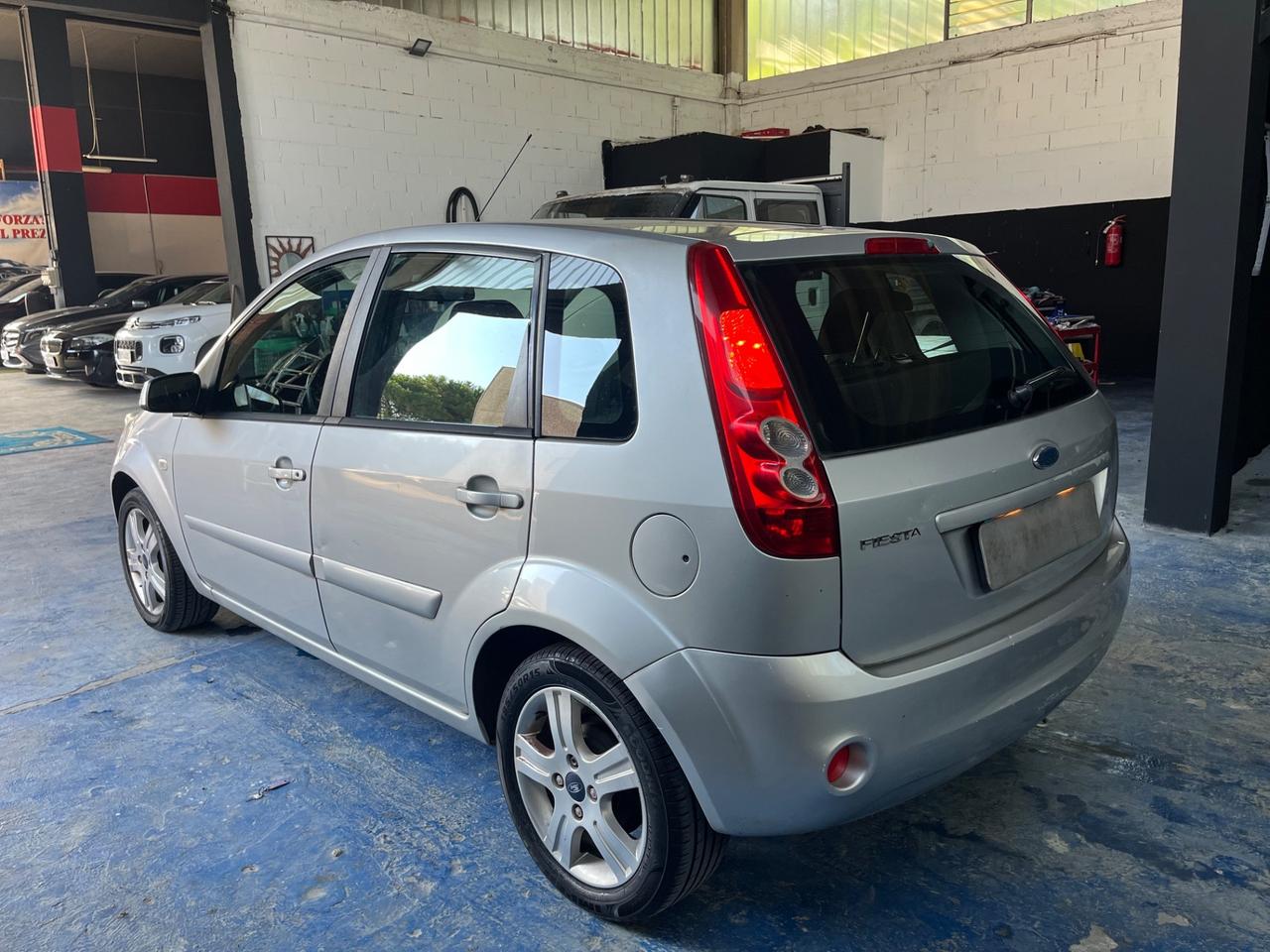 Ford Fiesta 1.4 16V 5p. Ghia
