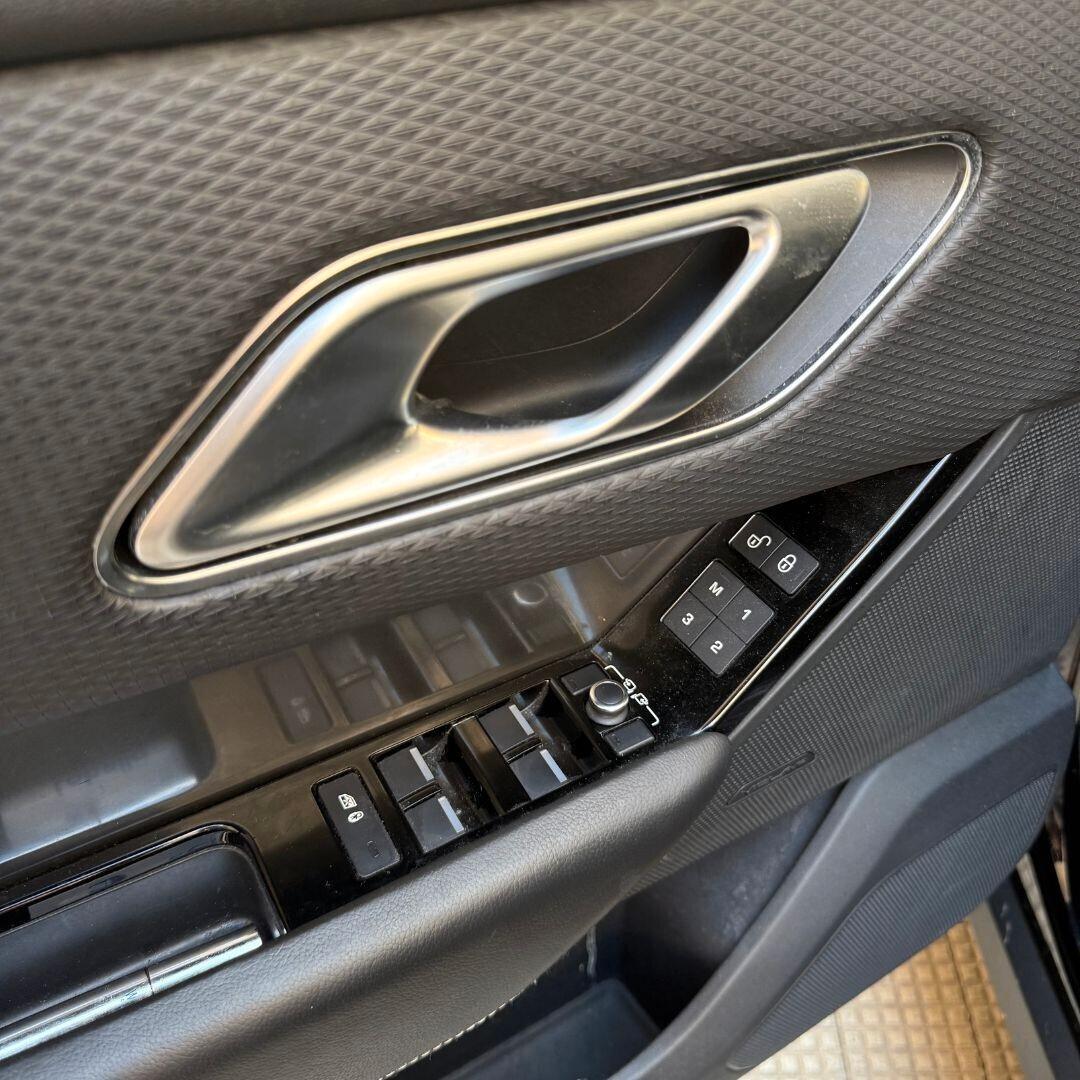 Range Rover Velar 2.0D I4 240 CV LEGGI INFO