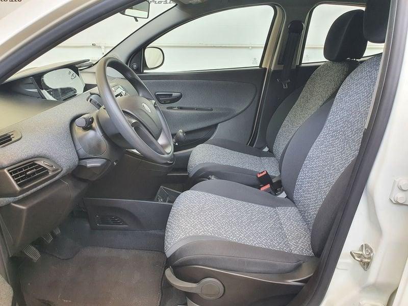 Lancia Ypsilon 1.0 FireFly S&S Hybrid Silver ECOCHIC TUA DA 119,00 AL MESE