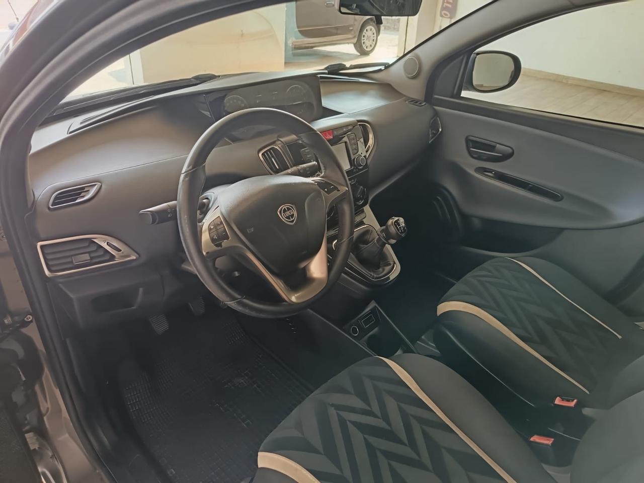 Lancia Ypsilon 1.2 69 CV 5 porte GPL Ecochic Platinum