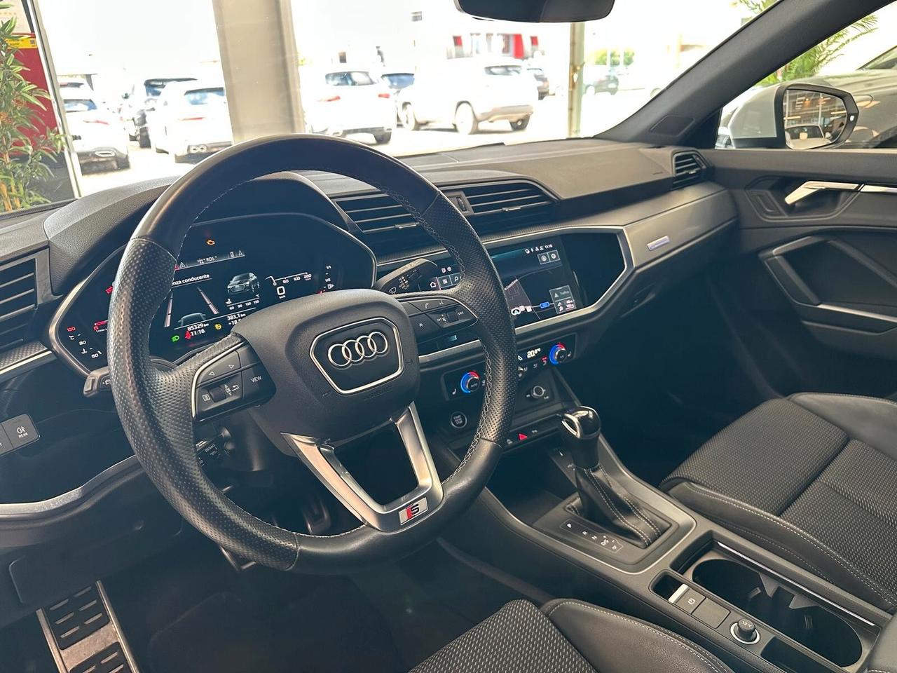 Audi Q3 SPB 35 TDI S tronic line edition Interno ed Esterno Luci Ambiente
