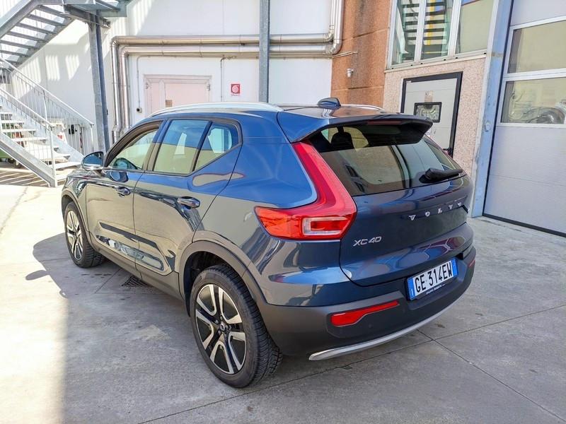 Volvo XC40 T2 Aut Momentum Pro 04/2021 Neopatentati