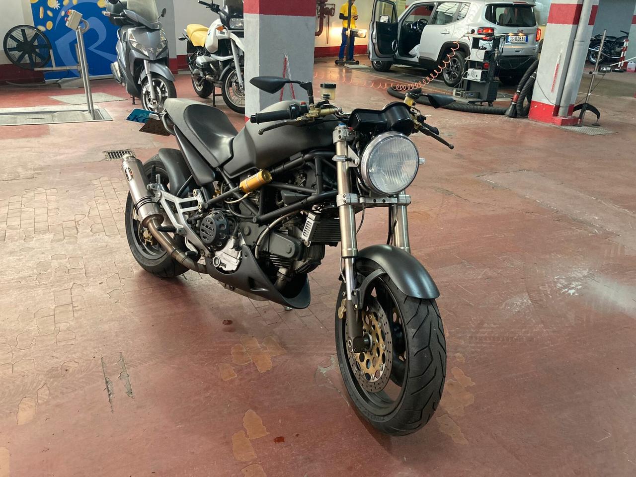 Ducati Monster 900