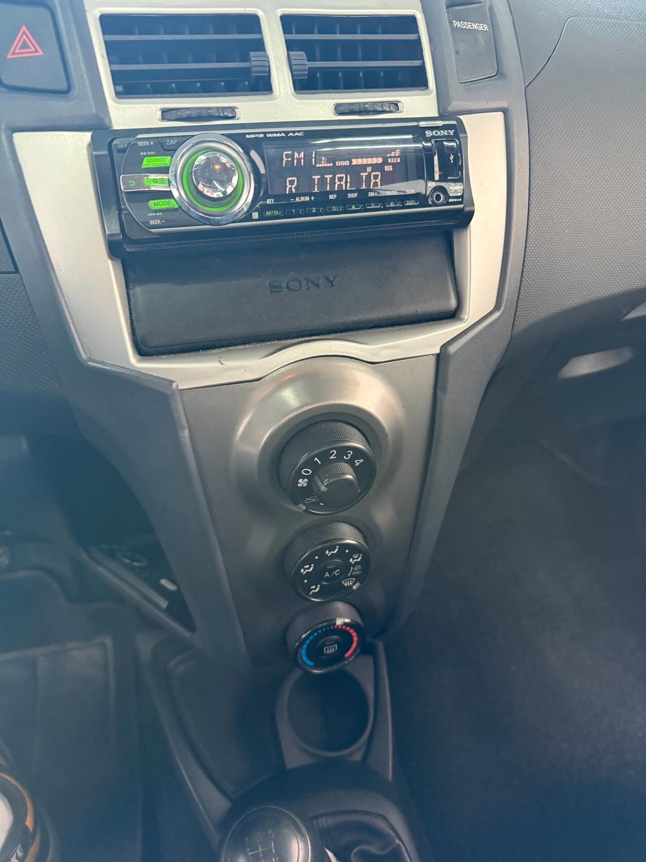 Toyota Yaris 1.0 5 porte