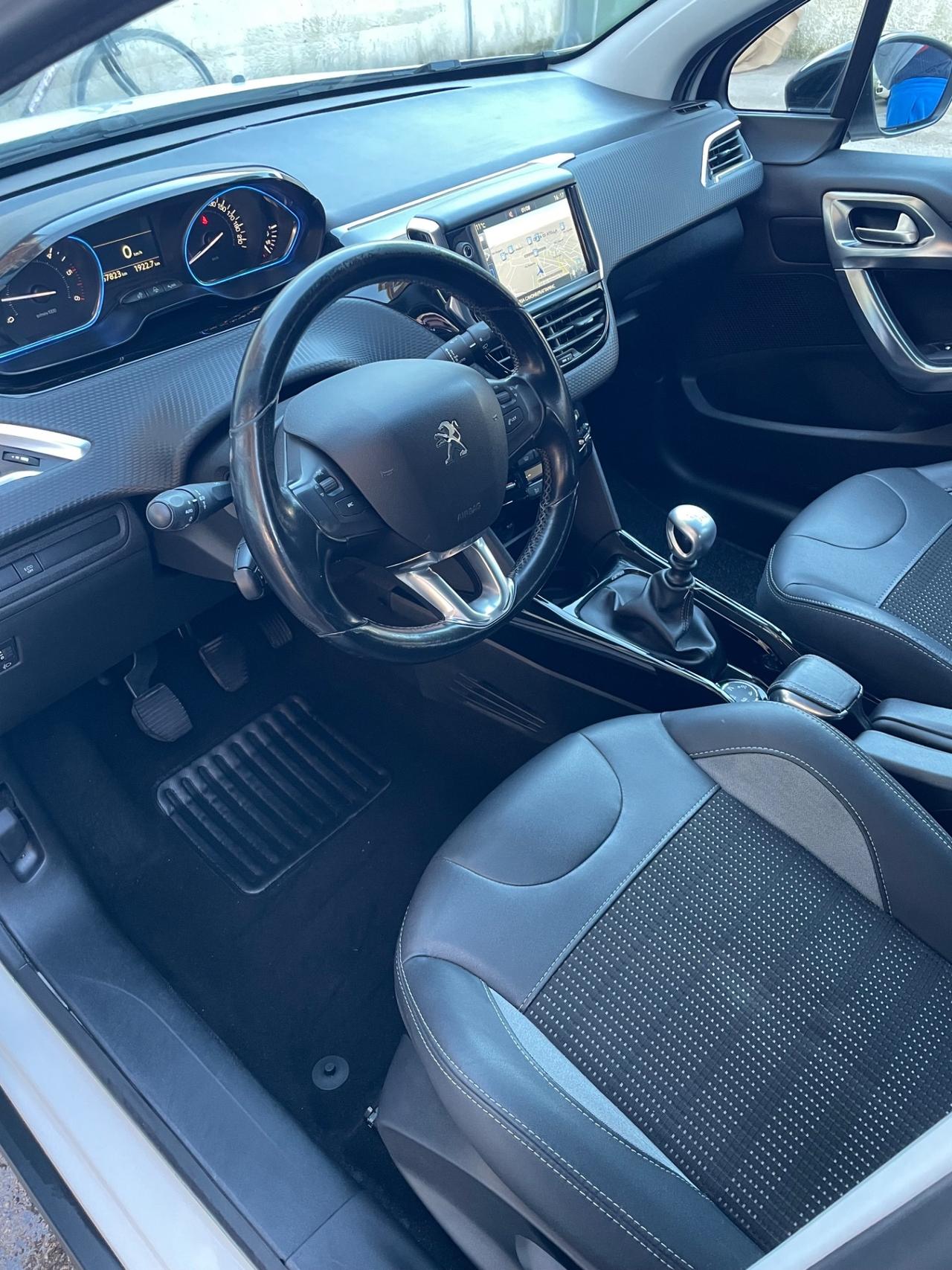 Peugeot 2008 BlueHDi 120 S&S Allure retrocamera navigatore ecc