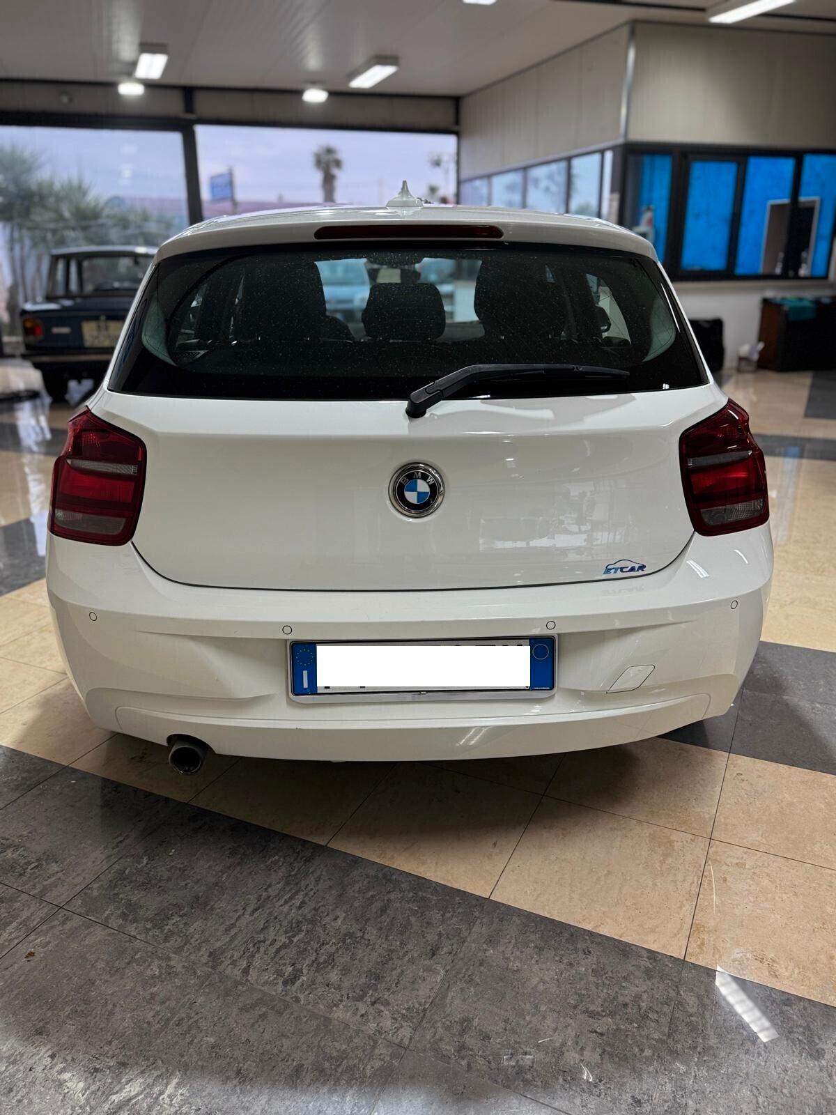 Bmw 116 116d 5p. Urban 2015