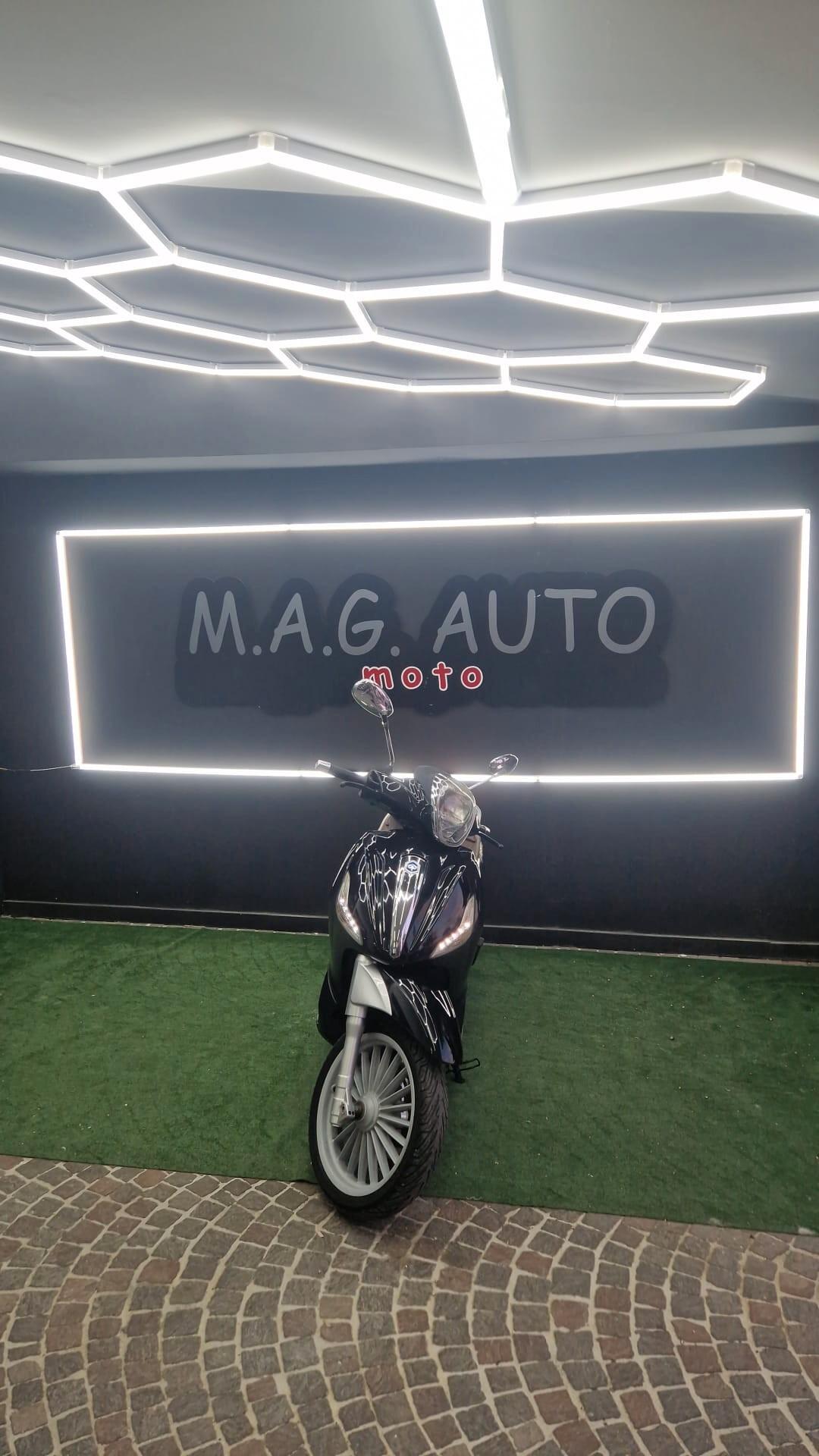 Piaggio Beverly 300 BASE