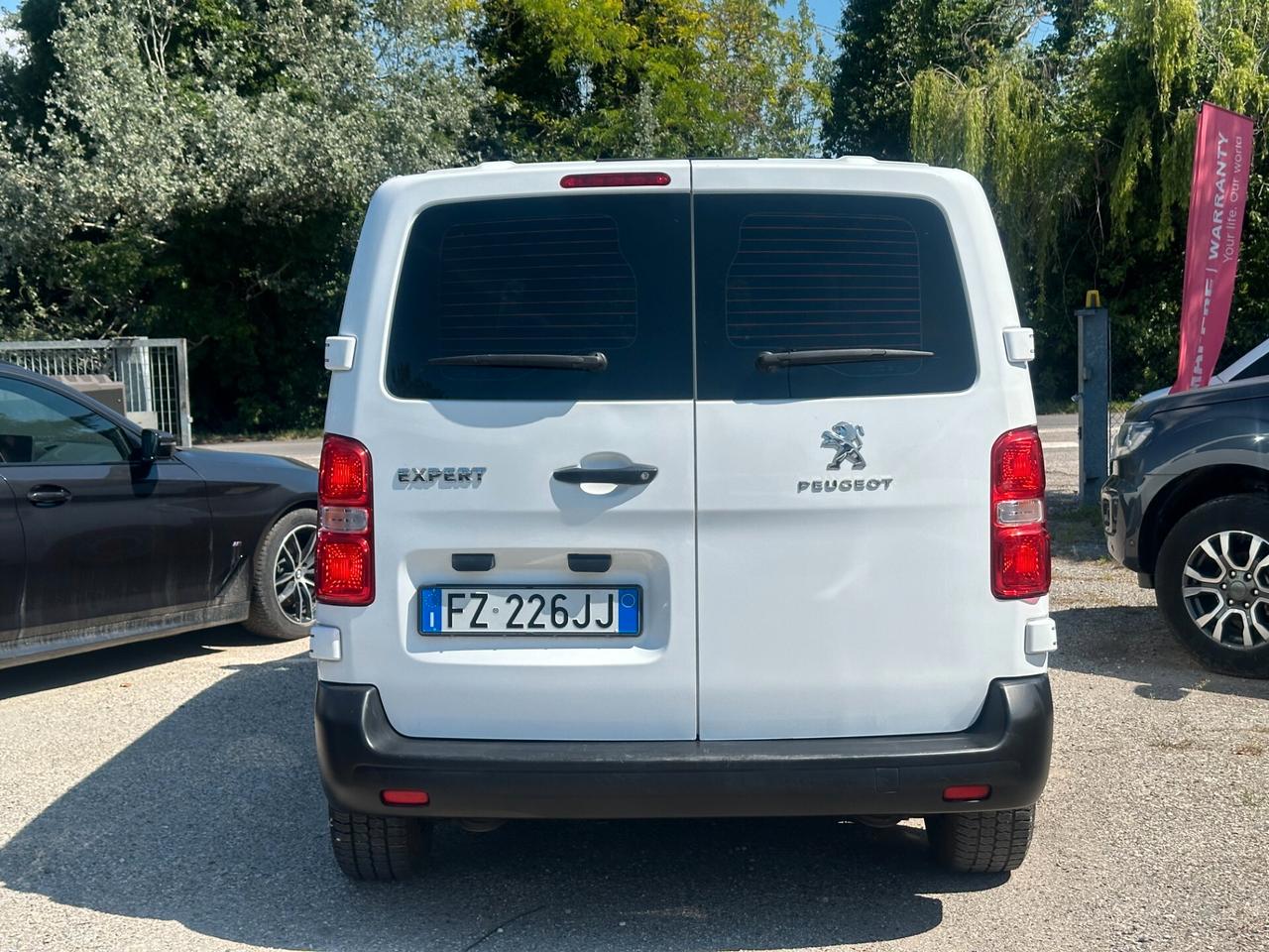 Peugeot Traveller BlueHDi 120 Medio Active