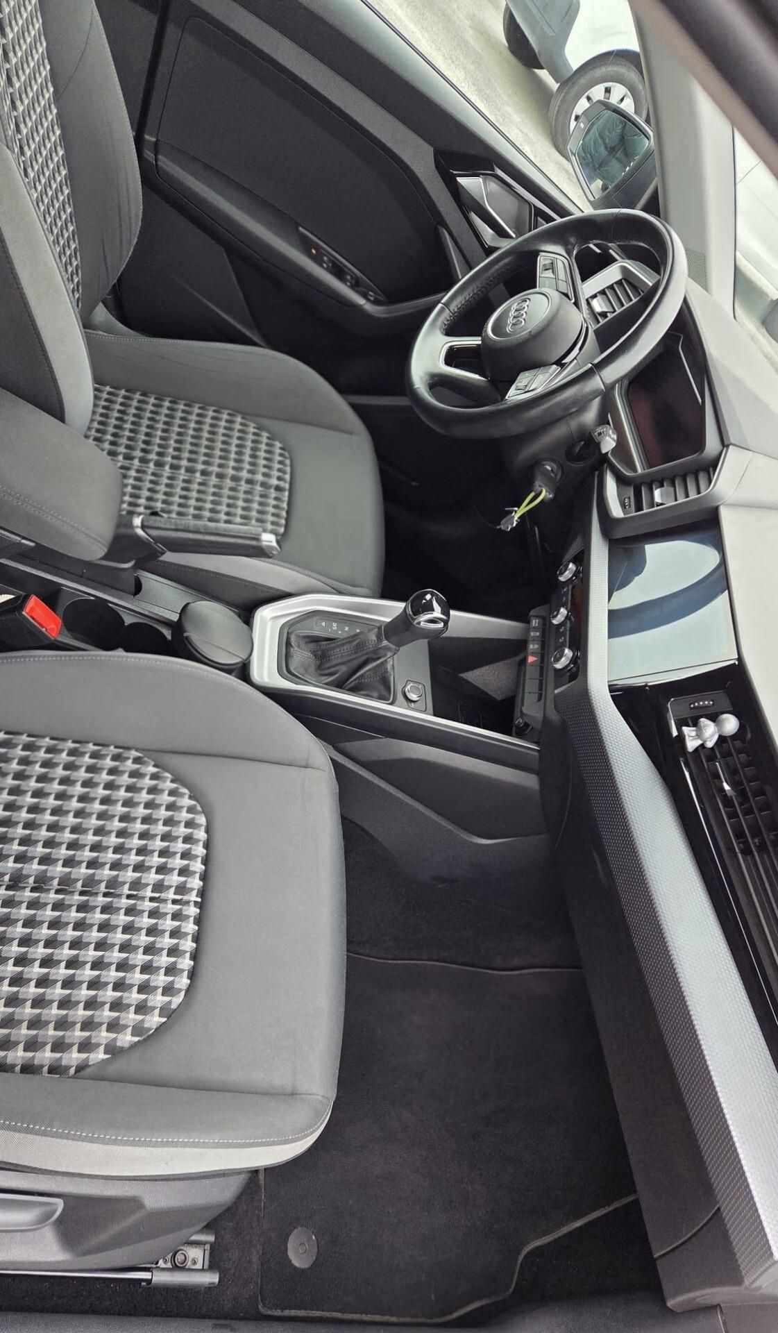 Audi A1 citycarver 30 TFSI S tronic