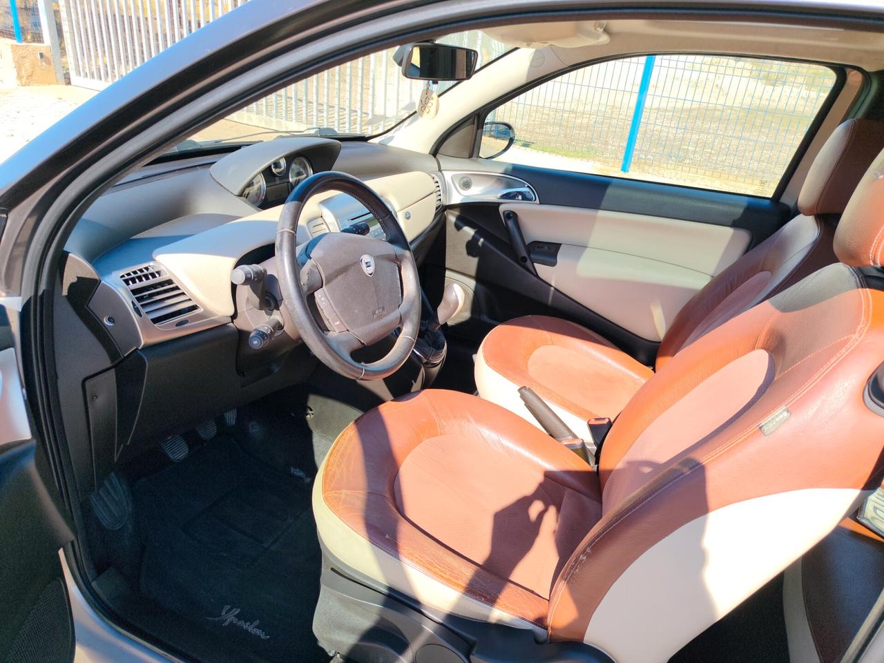 Lancia Ypsilon 1.3 MJT 75 CV Platino