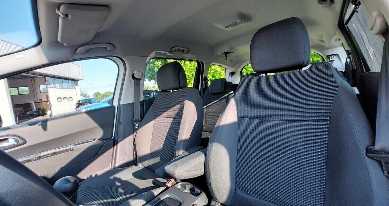 Peugeot 5008 1.6 Diesel 7 Posti Neopatentati