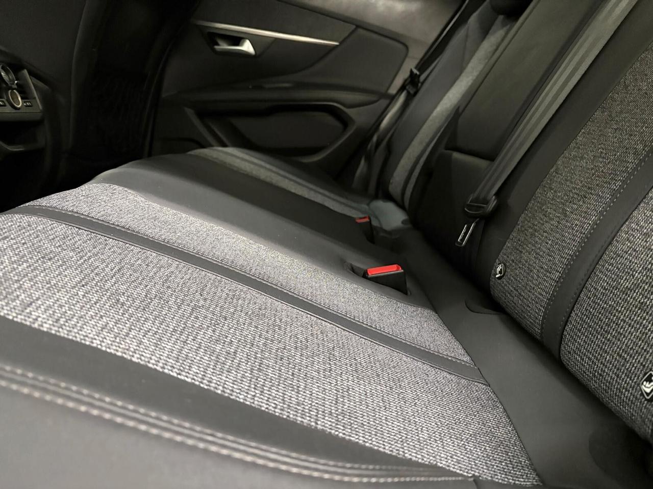 Peugeot 3008 ALLURE BlueHDi 130 EAT8 SPOTICAR