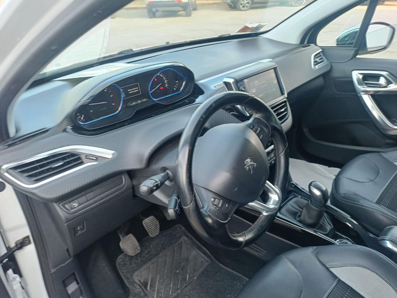 Peugeot 2008 BlueHDi 100 Black Matt