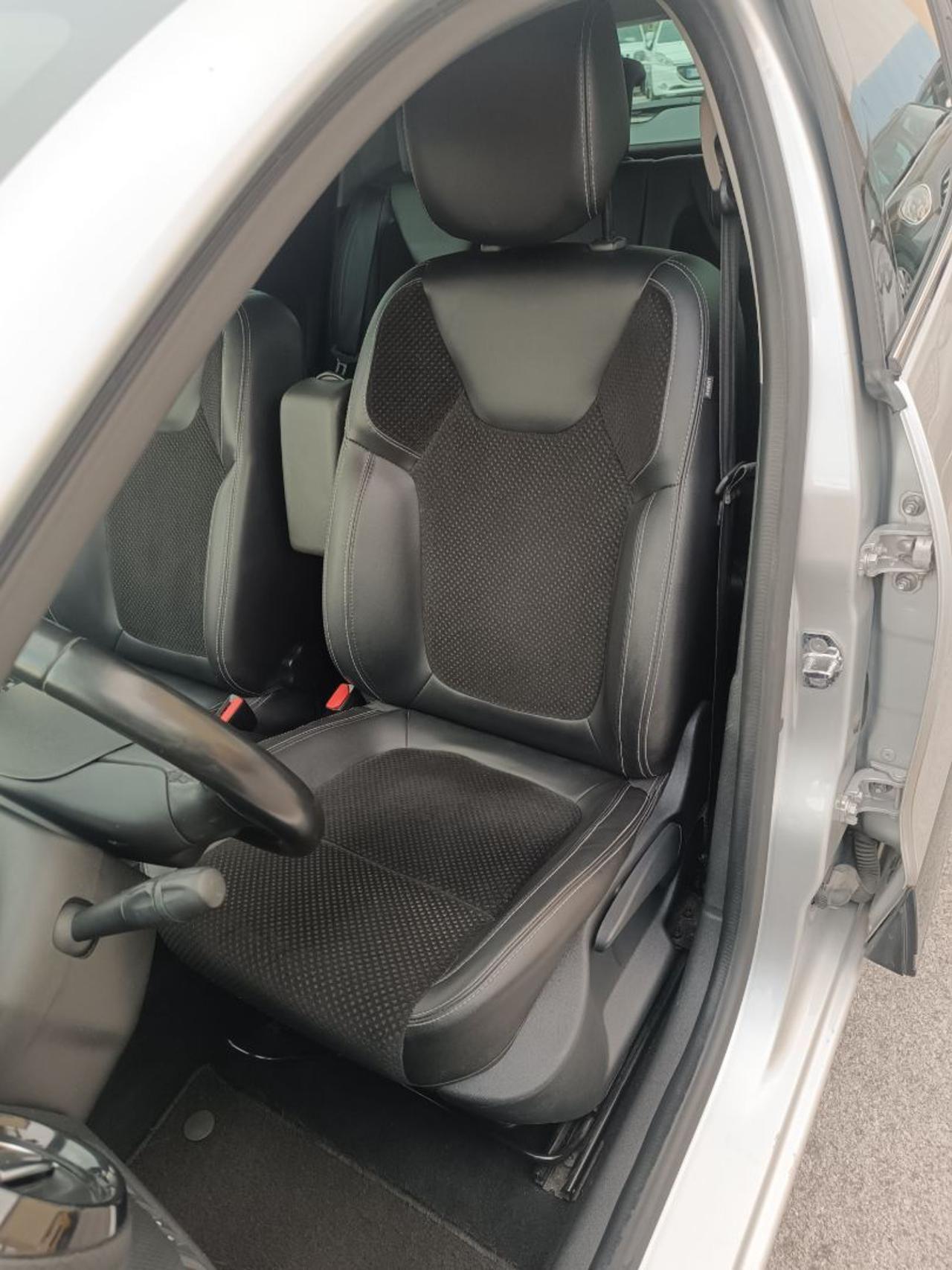 RENAULT Clio TCe 12V 90 CV 5 porte Moschino Intens