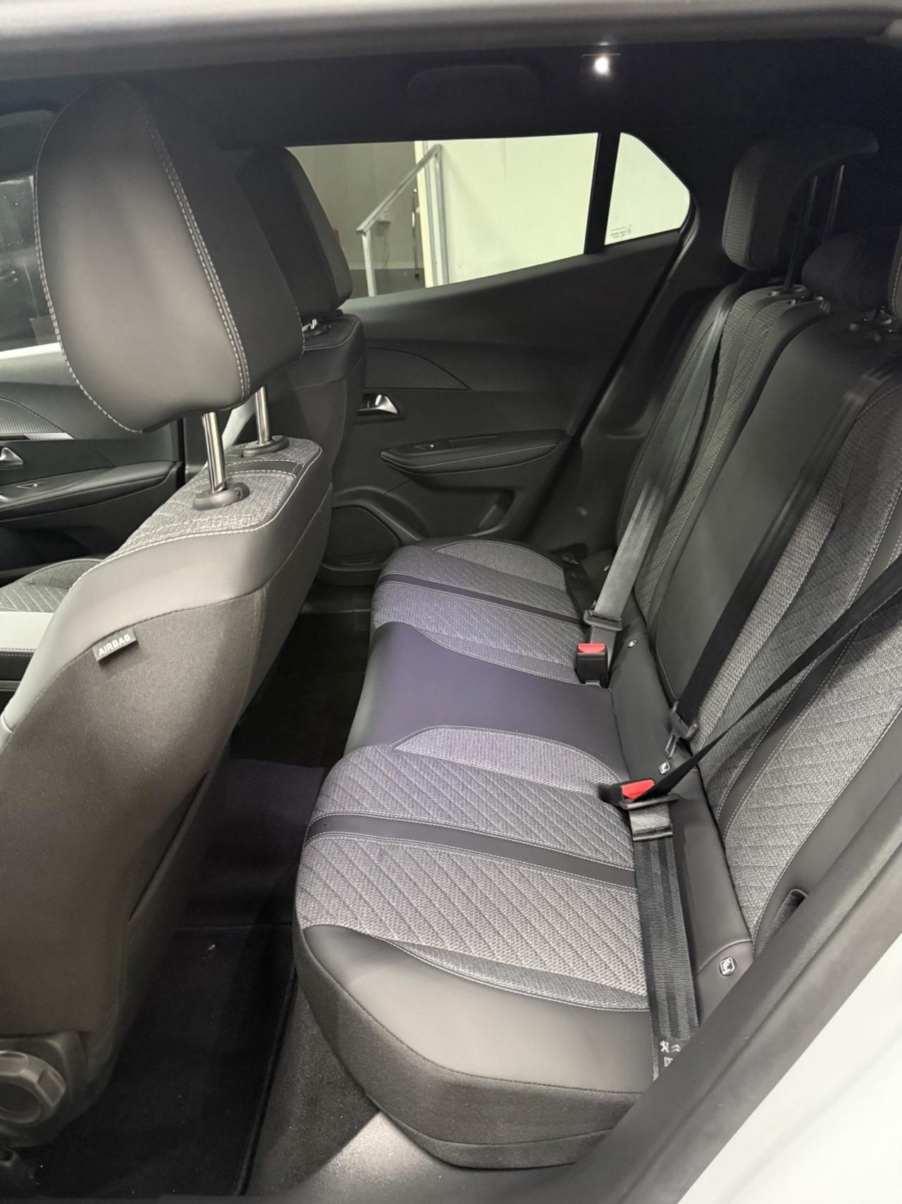 Peugeot 2008 BlueHDi 130 S&S EAT8 Allure