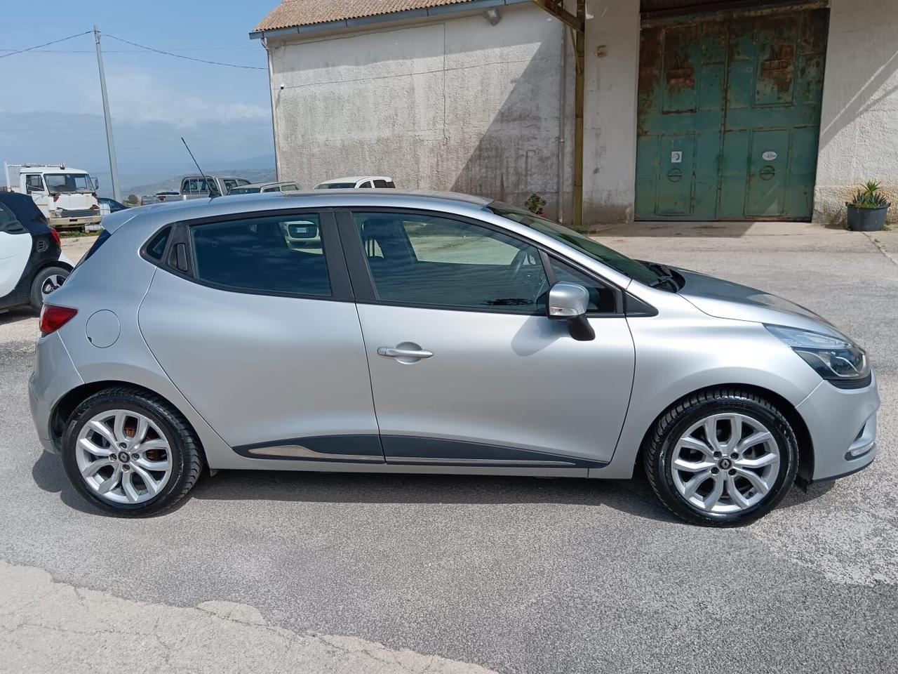 Renault Clio dCi 8V 90 CV EDC 5 porte Moschino Intens CAMBIO AUTOMATICO