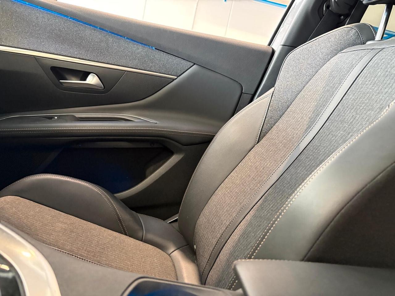 Peugeot 3008 GT LINE BlueHDi 130 EAT8 UNICO PR.