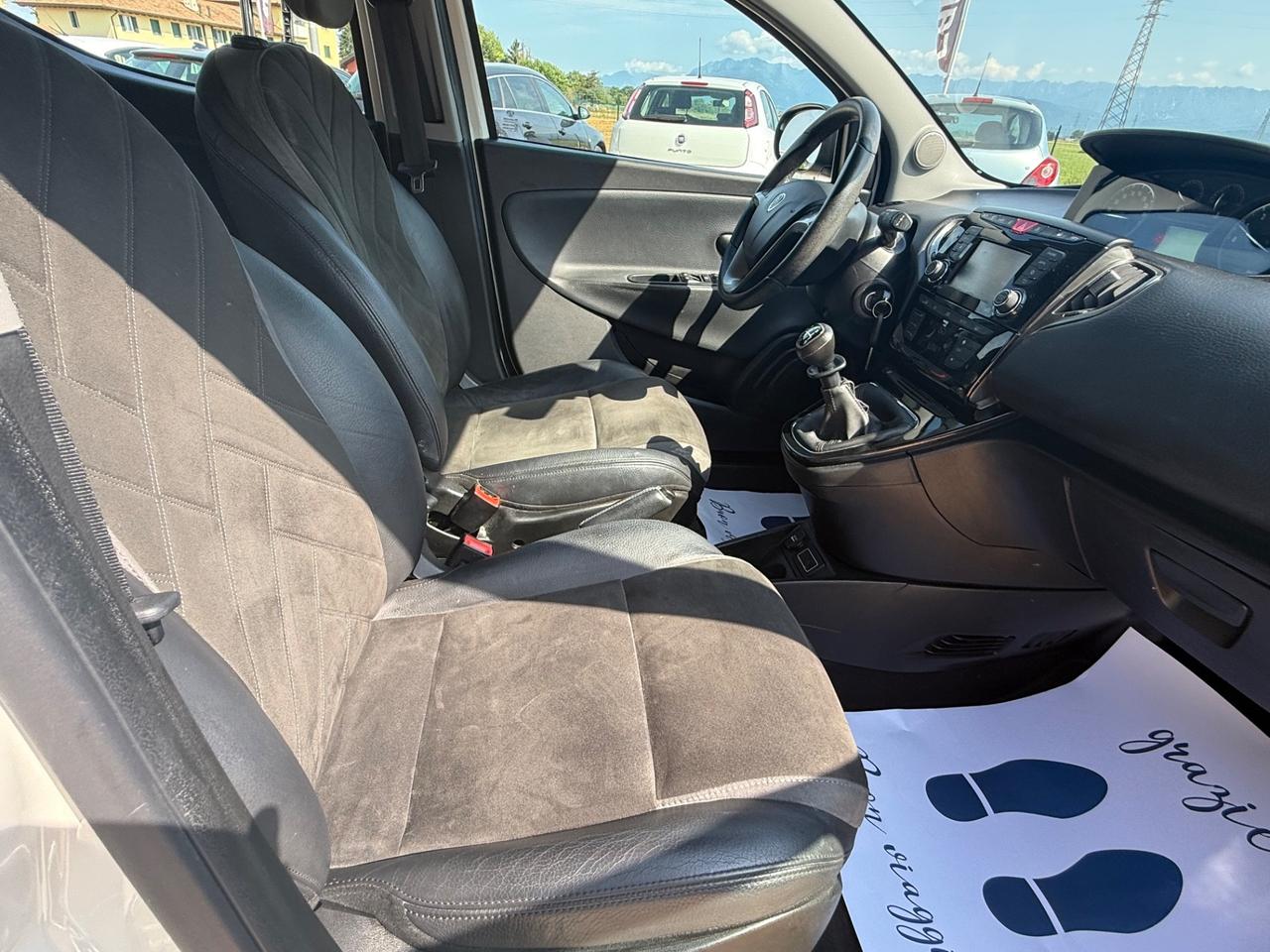 Lancia Ypsilon 1.2 69 CV 5 porte Platinum