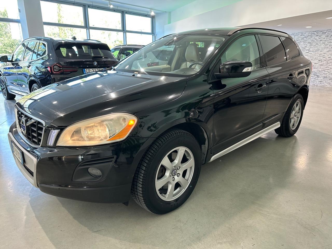 Volvo XC 60 2.4 D 175 CV FWD Geartronic Momentum