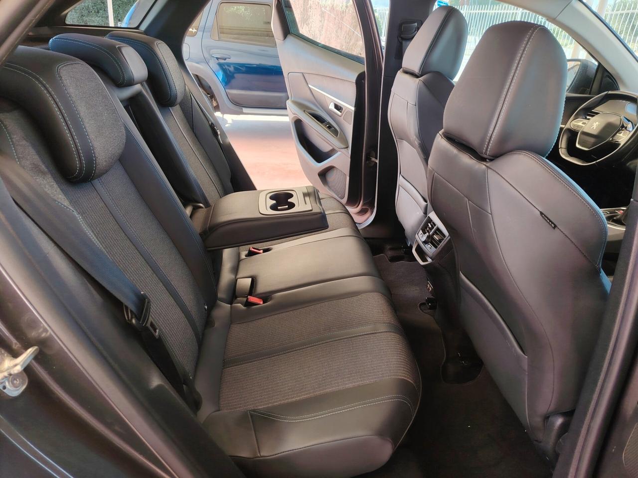 Peugeot 3008 blueHDi 130 allure pack restyling