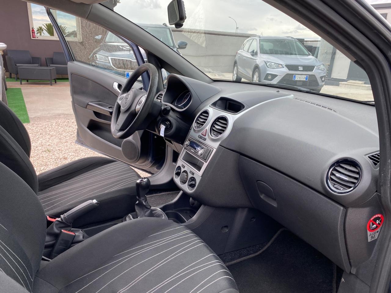 Opel Corsa 1.2 5 porte Cosmo