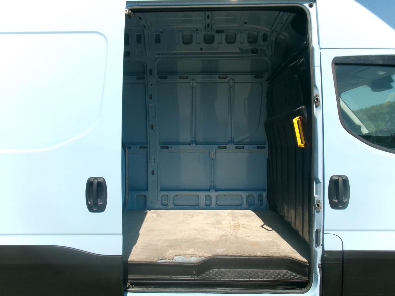 Iveco Daily 35C13 2.3 130CV E5 FURGONE GEMELLATO P.3520 H3 **135000KM**