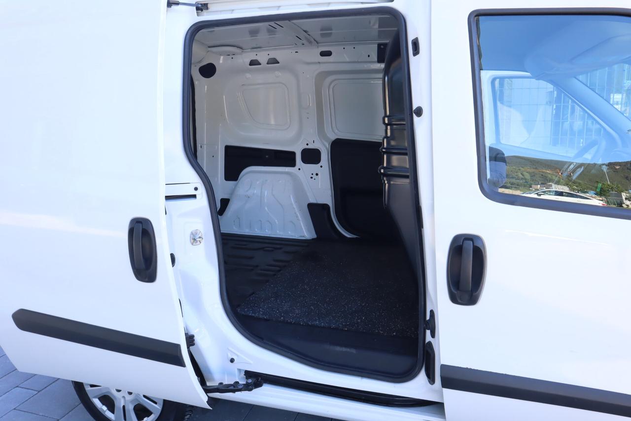 DOBLO 1.6 JTDM 105 CV 3 POSTI GANCIO DI TRAINO CAMERA