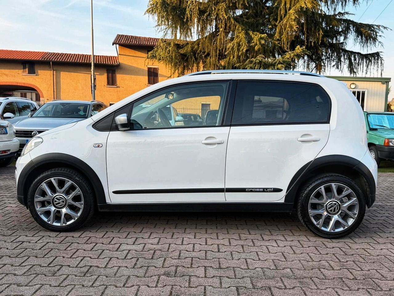 Volkswagen up! 1.0 75 CV 5p. cross OK NEOPATENTATI