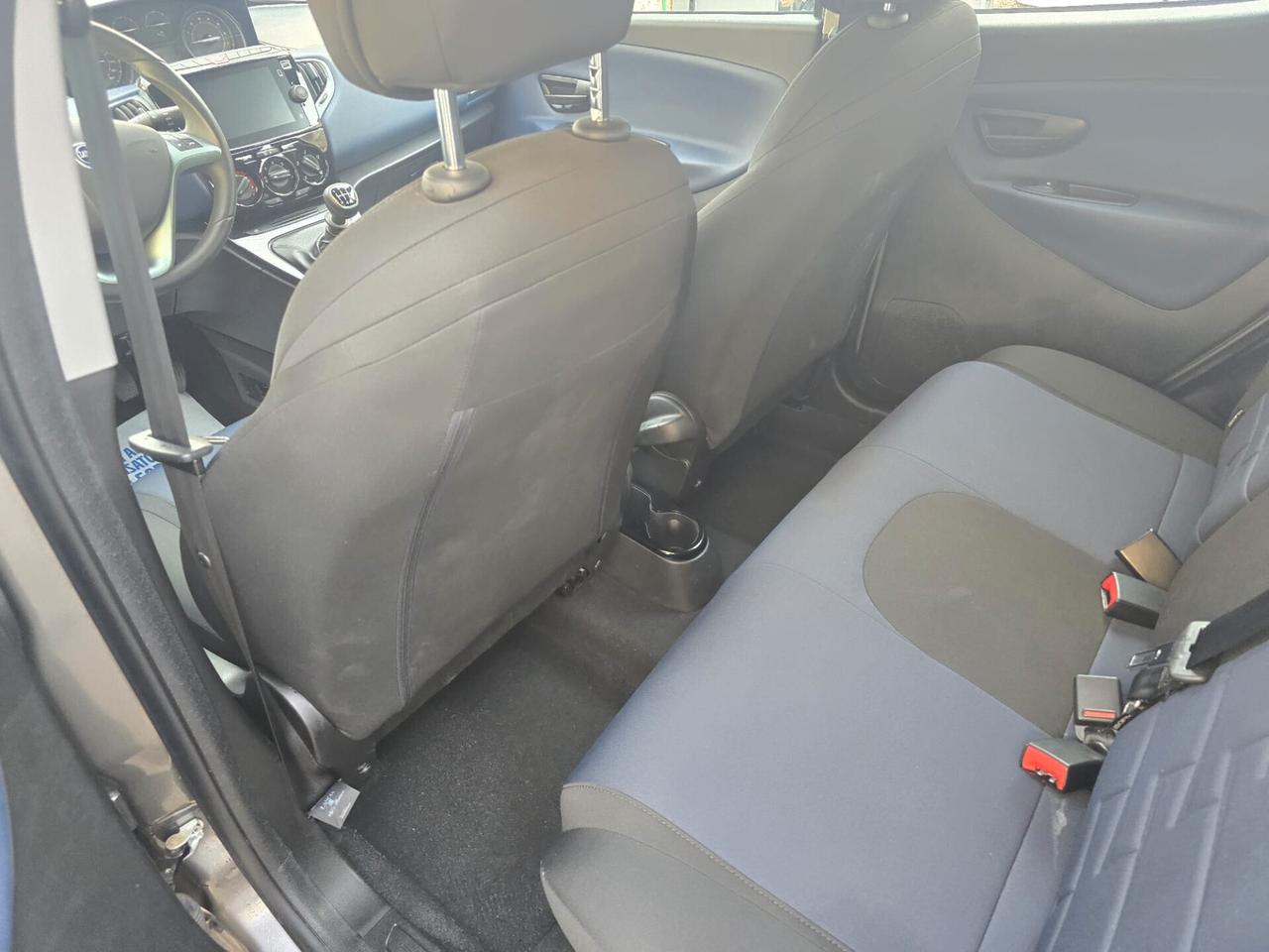 Lancia Ypsilon 1.0 FireFly 5 porte S&S Hybrid Platino